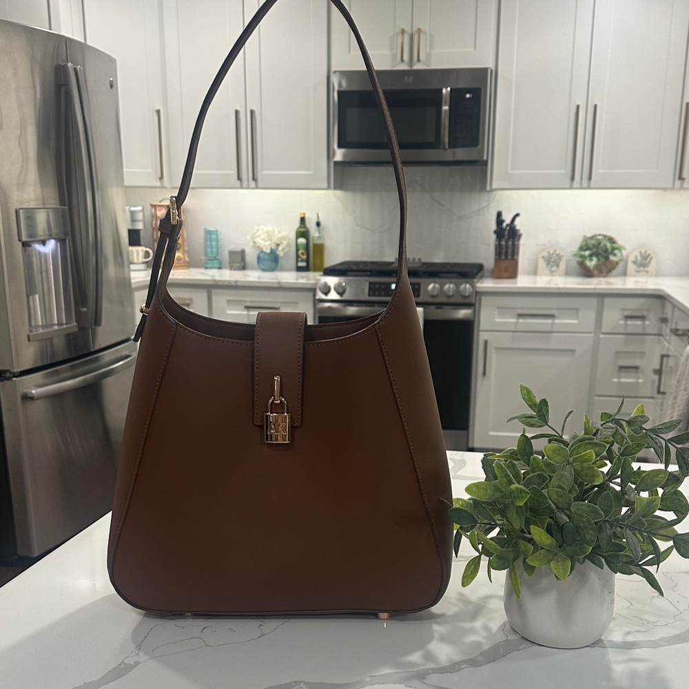 Elegant Brown Leather Shoulder Bag